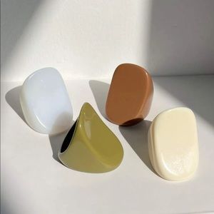 Set a four assorted chunky rings